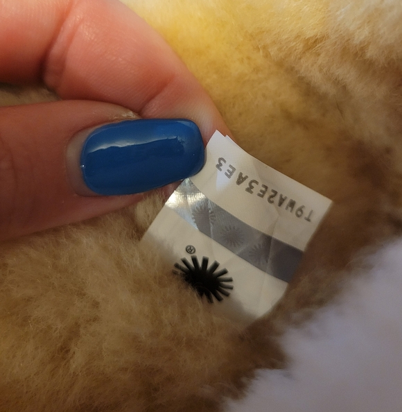 UGG Classic Chestnut Sheepskin Boots Size 10 - Picture 9 of 10